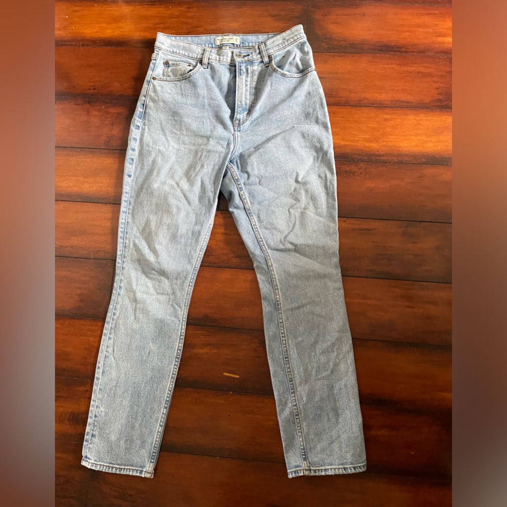 Abercrombie & Fitch Slim Straight Ultra High Rise Jean